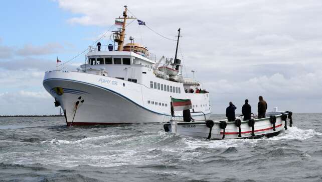 Helgolandfähre treibt nach Stromausfall auf Nordsee