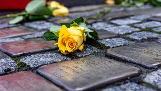 Fast 18.000 Euro Spenden nach Diebstahl von Stolpersteinen