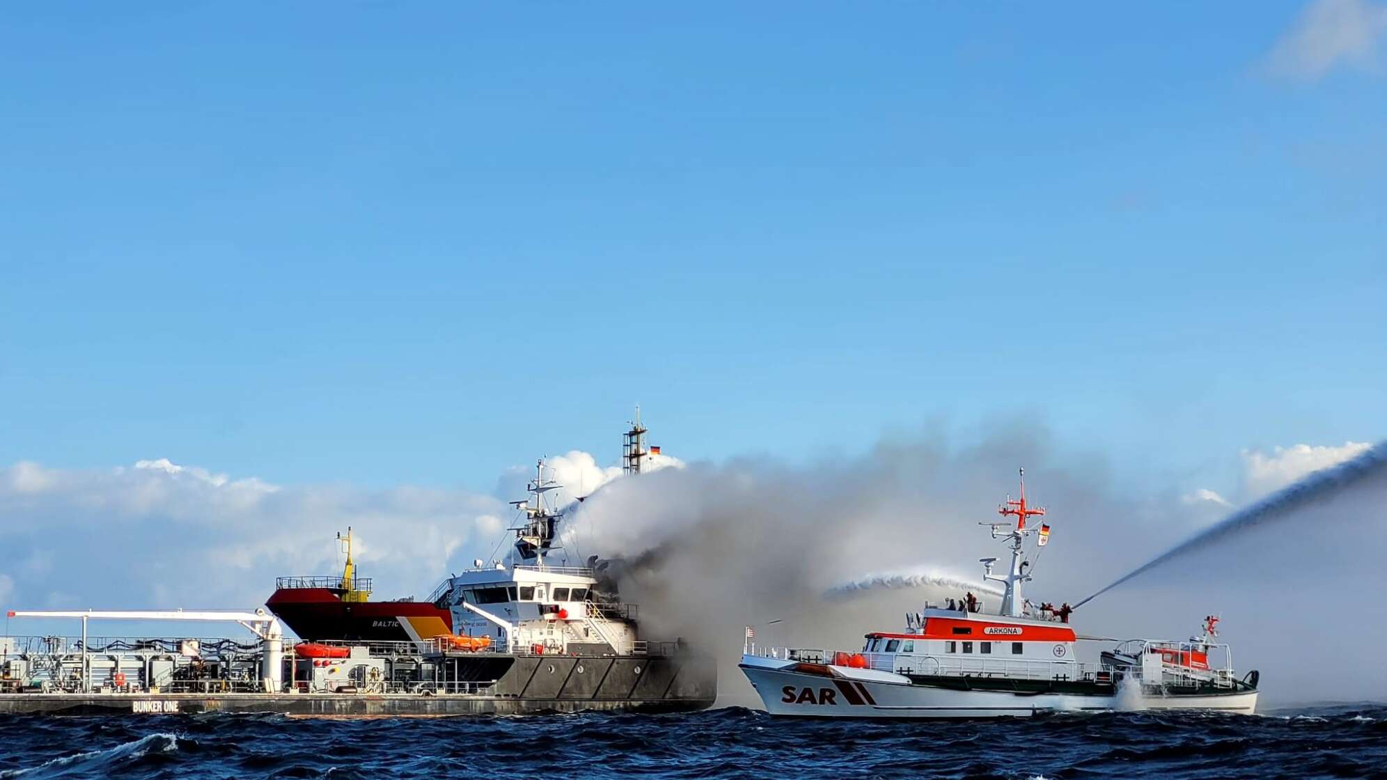 Öltanker brennt vor Kühlungsborn