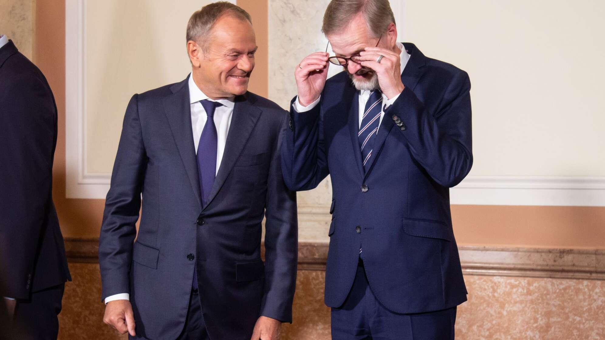 Polnischer Ministerpräsident Donald Tusk (l)