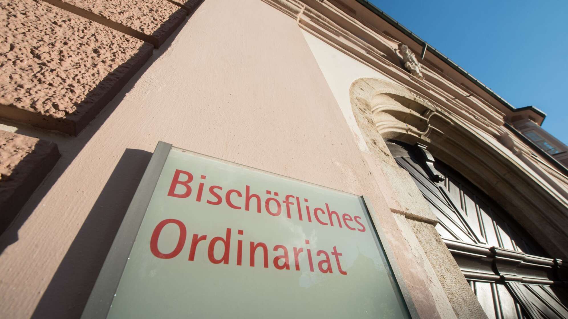 Bistum Eichstätt stellt Kindergarten-Mitarbeiterin frei