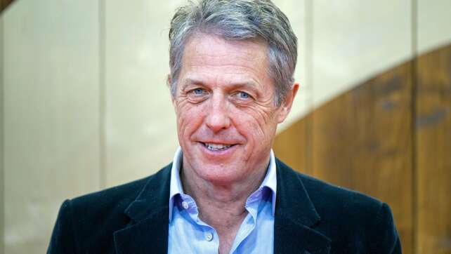 Hugh Grant outet sich als Fan von italienischem Verein