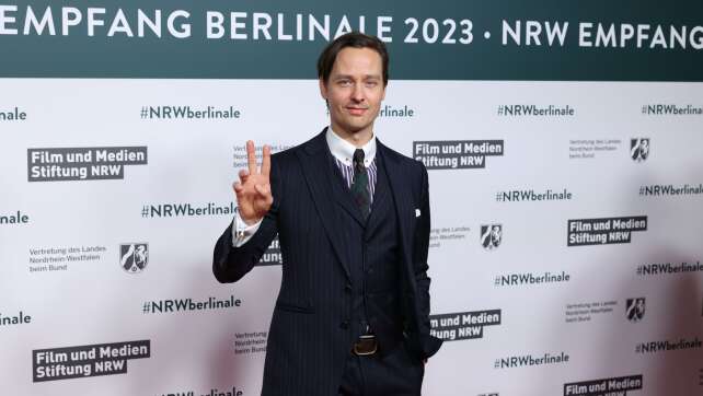 Tom Schilling entspannt nicht mit Filmen oder Serien