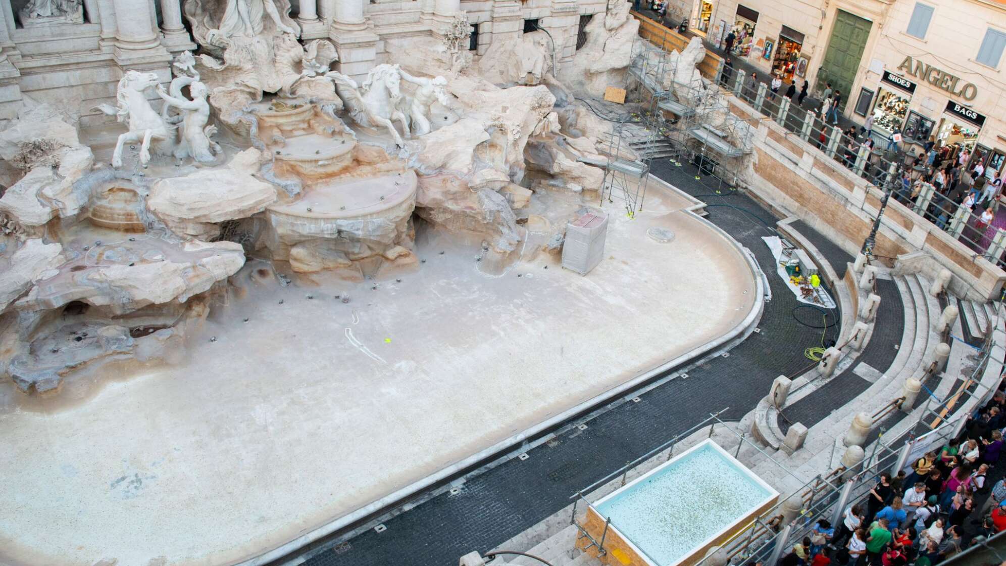 Wasserbecken für den Trevi-Brunnen