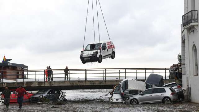 78 Vermisste nach Jahrhundertflut in Spanien - Neue Unwetter