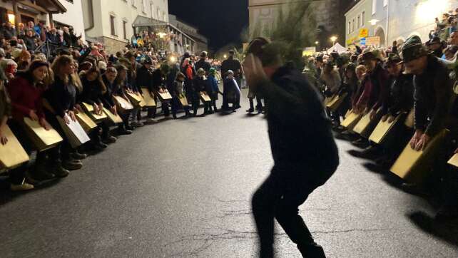 Das große Wolfauslassen in Rinchnach: Ein Brauchtumsspektakel, das beeindruckt