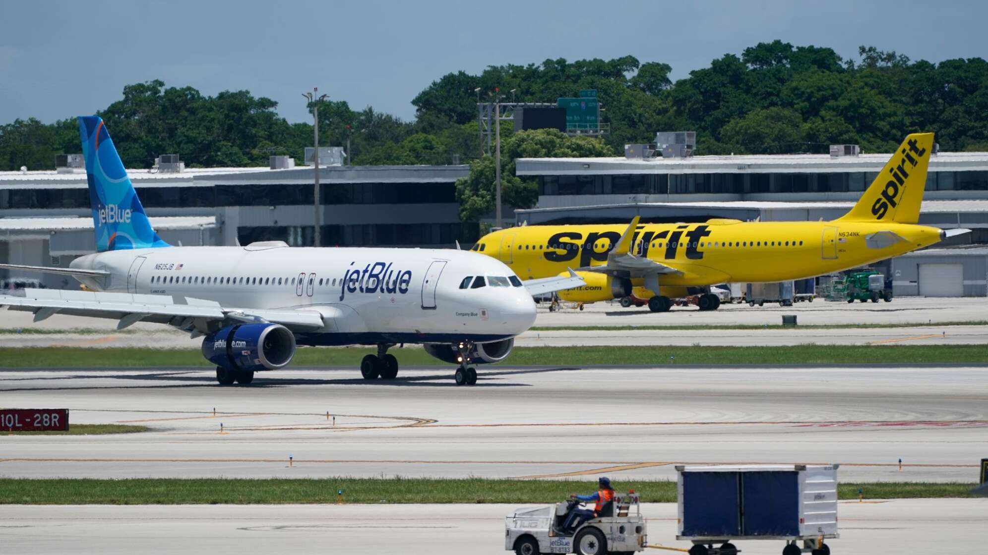 Flugzeuge von JetBlue und Spirit Airlines