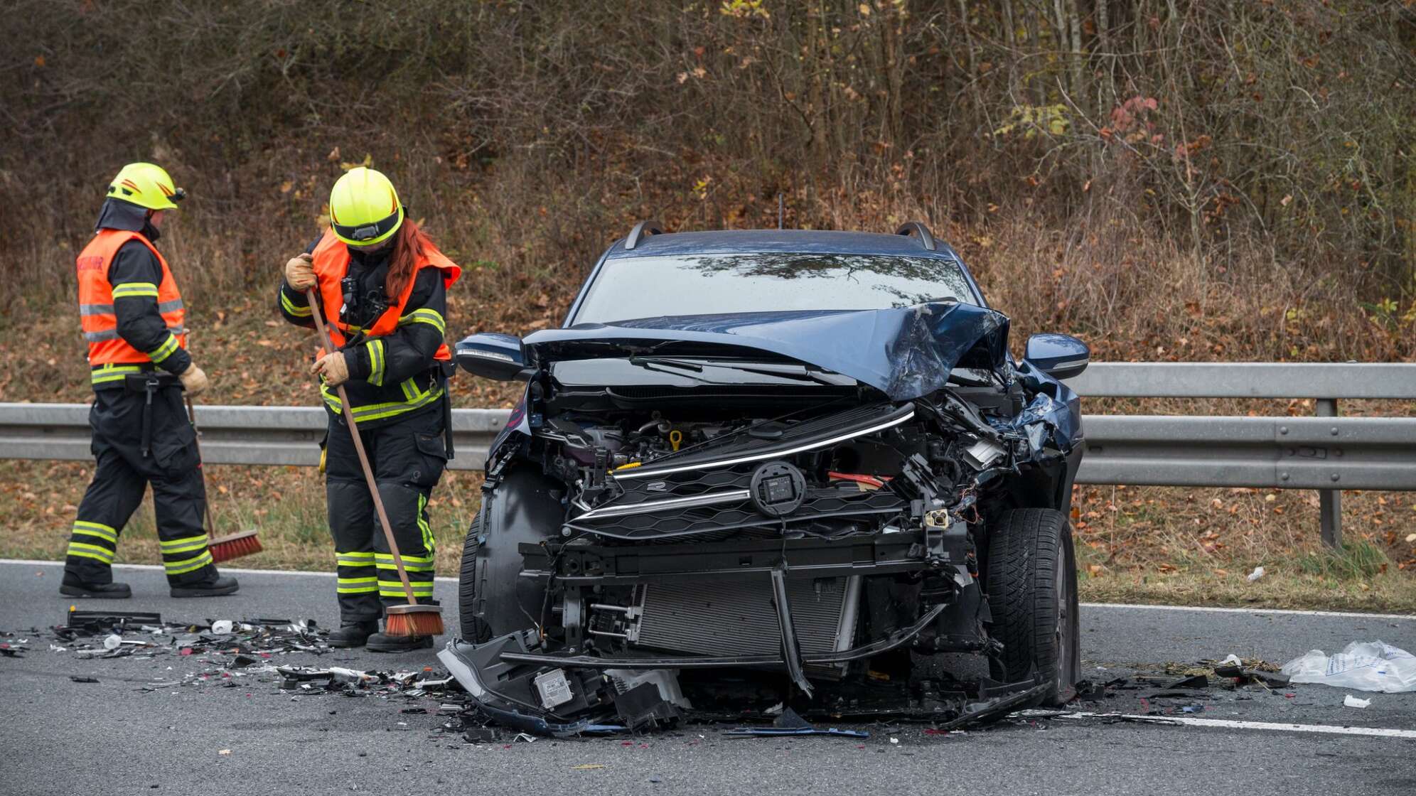 Verkehrsunfall mit mindestens sieben Fahrzeugen auf B4