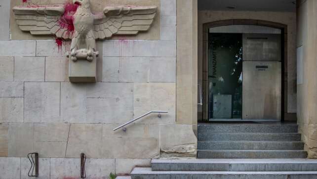 Rund 70 Künstler wollen Reichsadler in Ulm neu gestalten