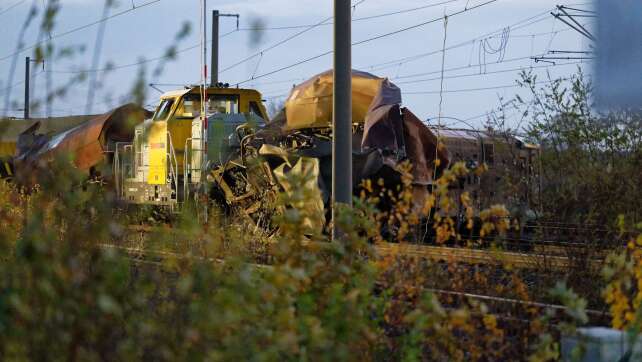 Drei Verletzte bei Güterzug-Unfall - Bahnstrecke gesperrt