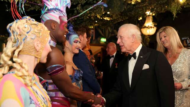 Wie ein Trump-Imitator König Charles zum Lachen brachte