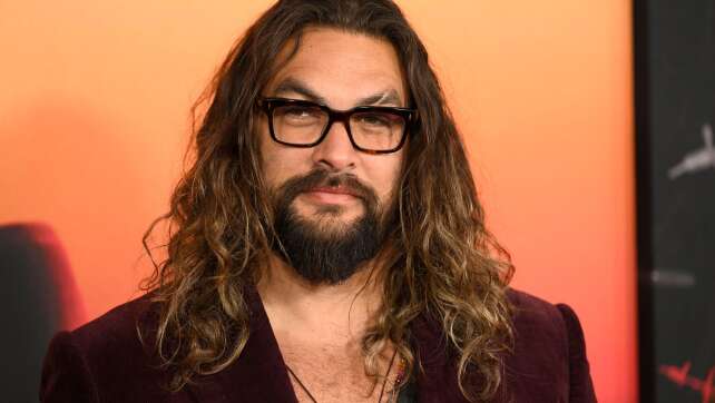 Jason Momoa: Weihnachten beginnt erst mit Barbra Streisand