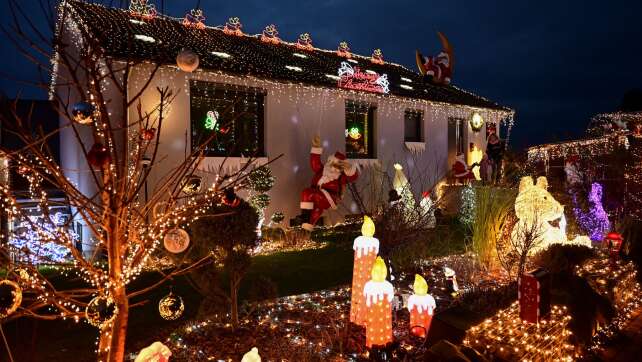 Funkeln fürs Fest - Weihnachtshäuser erstrahlen