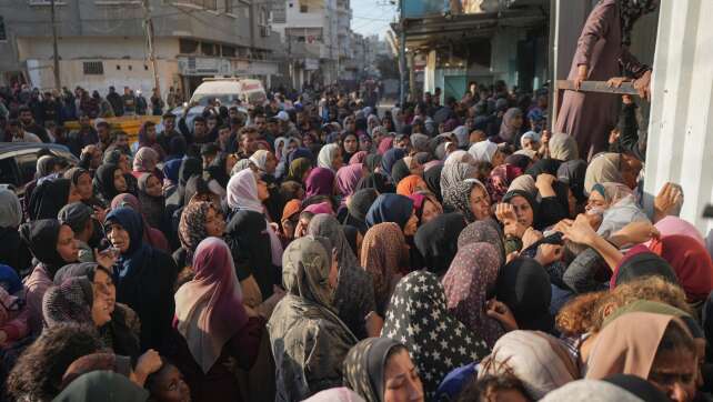 Gedränge vor Bäckerei: Frauen in Gaza zu Tode gequetscht