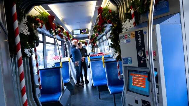 Christkindl-Tram erstmals wieder in München unterwegs