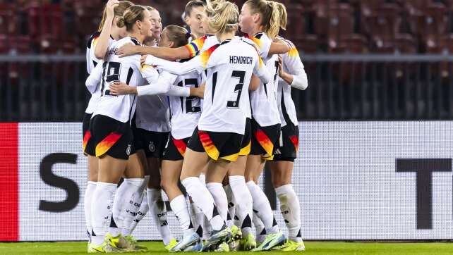 DFB-Frauen drehen auf: 6:0 gegen EM-Gastgeber Schweiz