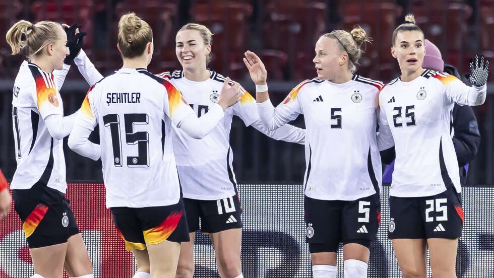 Wücks DFB-Frauen feiern torreichen Debütantinnenball