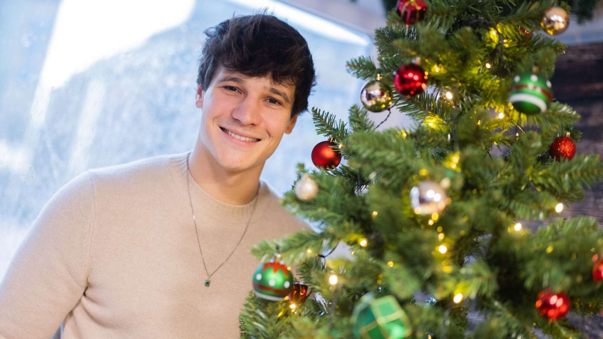 Wincent Weiss trifft auf Weihnachtstruck-Tour seine Fans