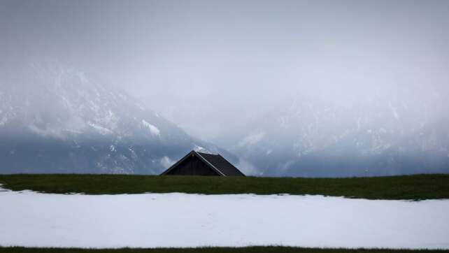 Unbeständiges Wetter: Regen, Schnee und Glätte in Bayern